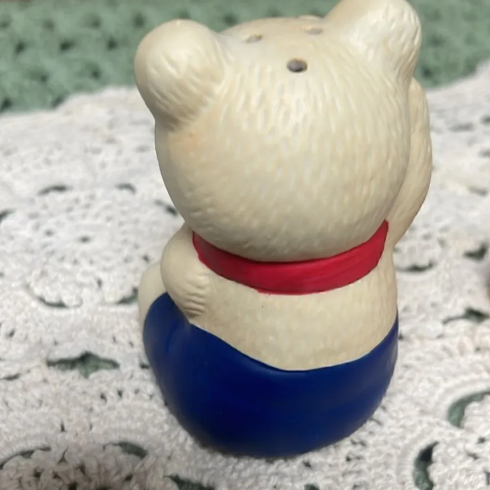 Vintage Cute Mama and Papa Bear Ceramic salt and pepper shakers